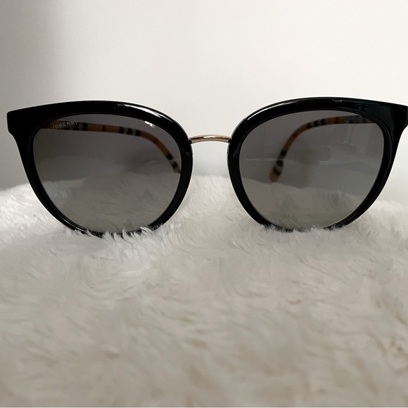Burberry Women’s Luxury BE4316 Willow Gradient Sunglass - Picture 6 of 12